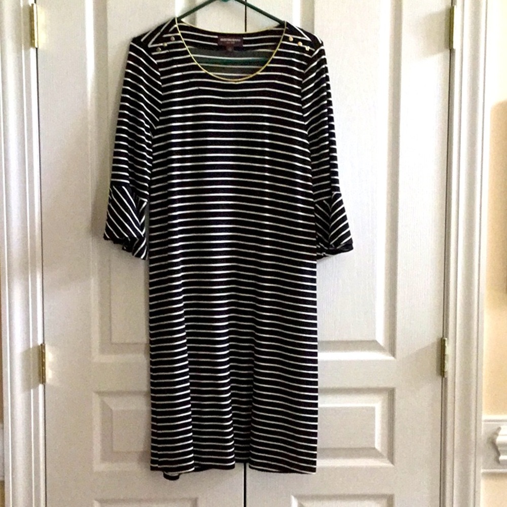 Johnston & Murphy Knit Dress w/ 3/4 flutter sleeves. Gold detail buttons.